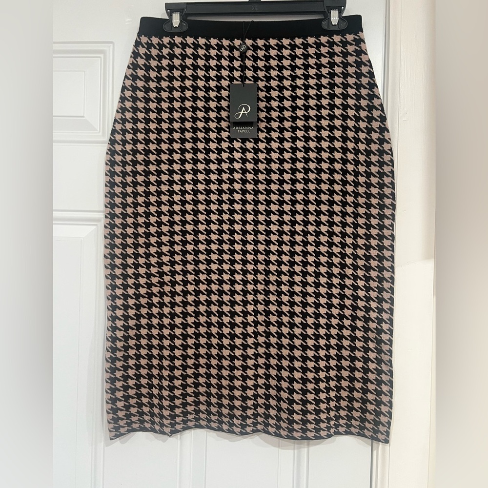 Adrianna Papell Black and Tan Houndstooth  Sweater Midi Skirt